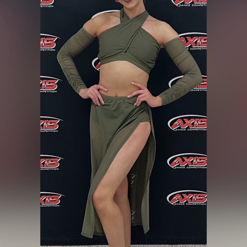 Olive dance costume